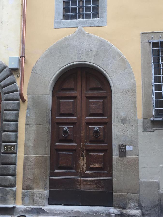 Hand Decorated House With Court Apartment Florenz